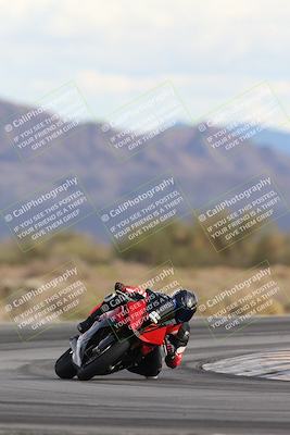 media/Nov-16-2025-Race Pace (Sun) [[8c5fa54630]]/Non Verified Riders (1st 20 Minutes)/5-Turn 15 (110pm)/